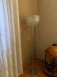Lampa stojąca z kryształkami