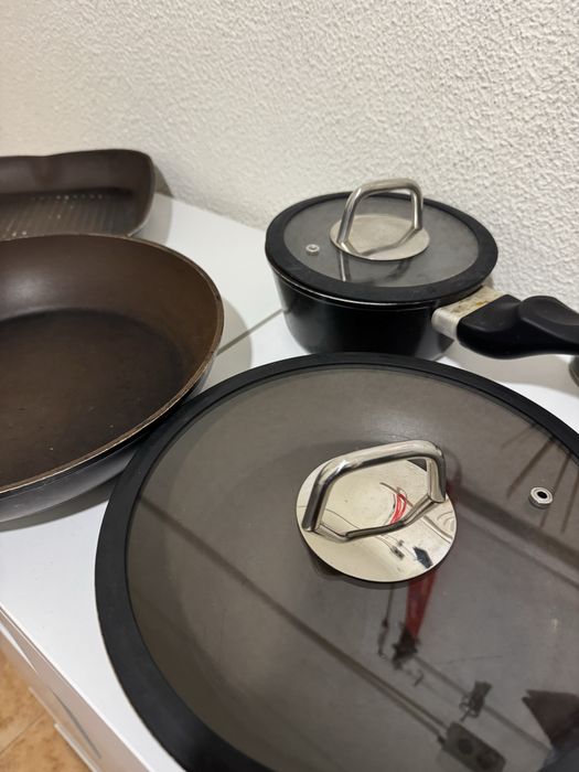 Frigideiras + oferta 2 tabuleiros para bolo