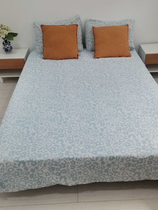 Alugo quarto em bom estado.