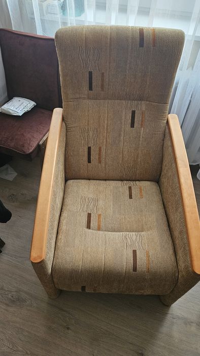 Fotel jak nowy, elementy drewniane
