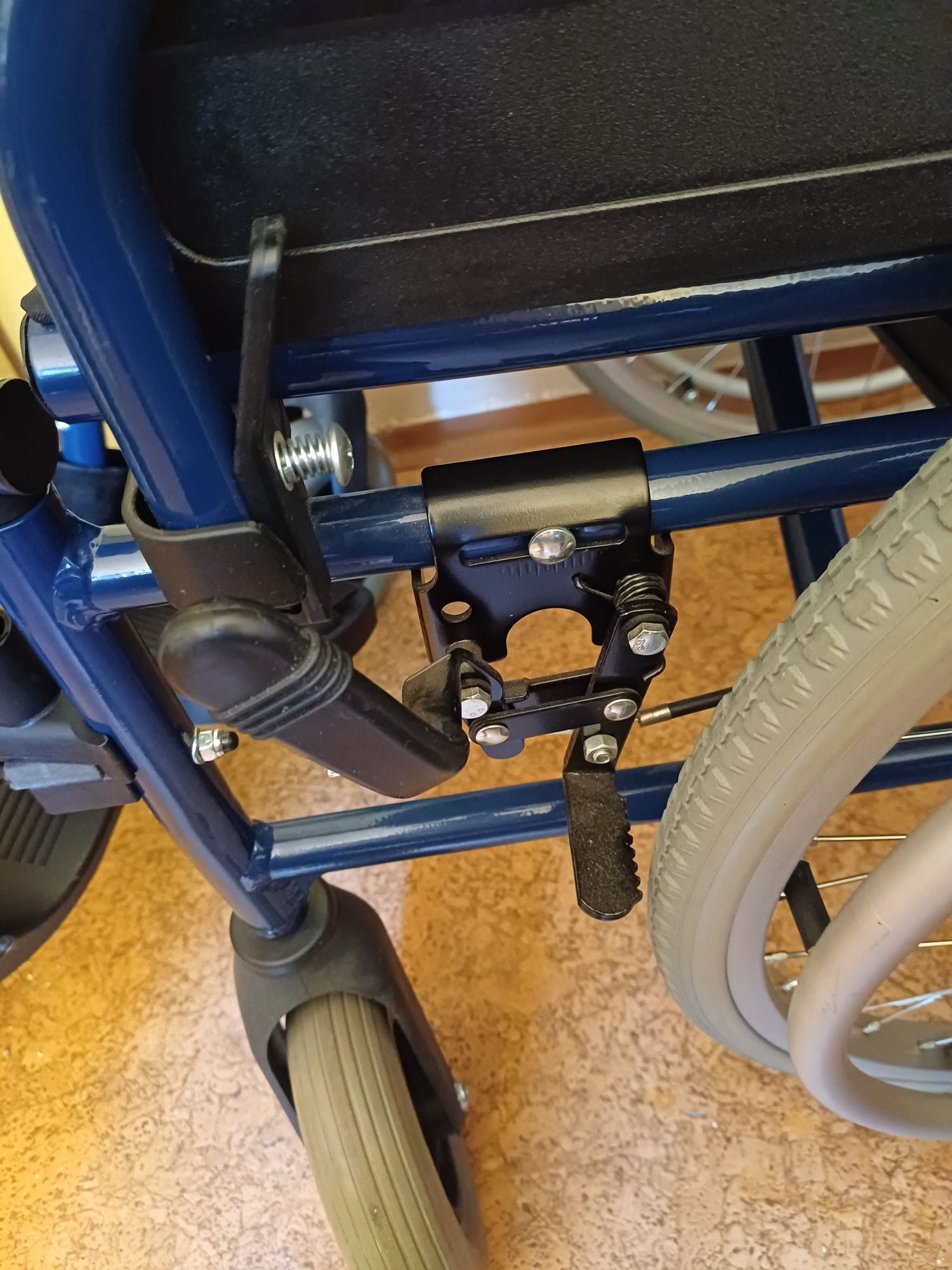 Wózek inwalidzki aluminiowy AR-320