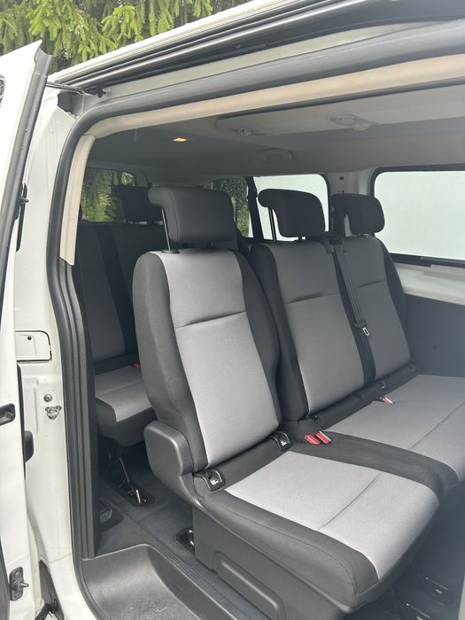 Wypożyczalnia samochodów transport wynajem busa toyota proace long