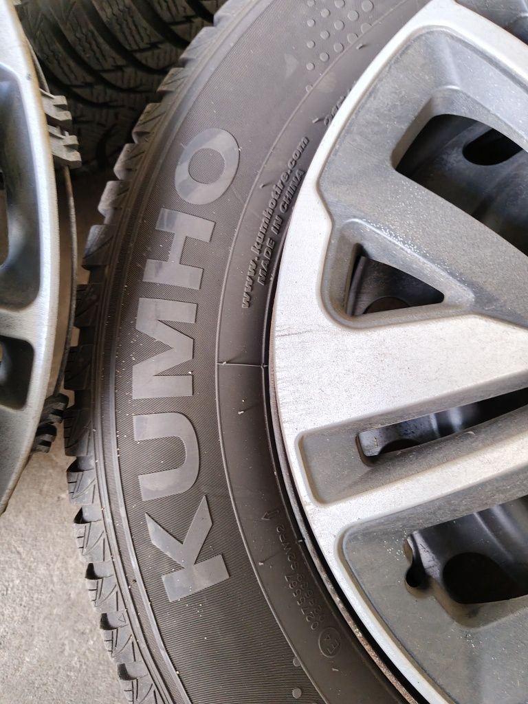 Całe koła 215/65/16 5x114,3 Zimowe Renault Dacia
