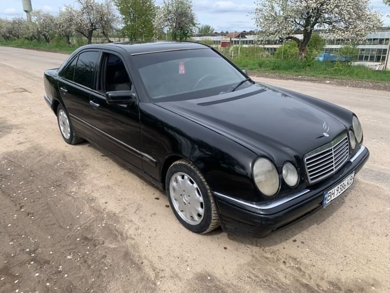 Продам Mercedes-Benz Е210