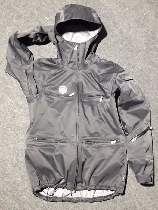 Куртка цікава,стан гарний.