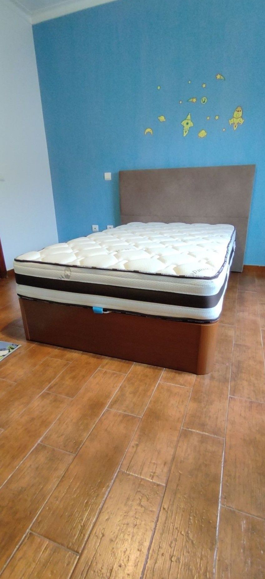 Cama somier com colchão