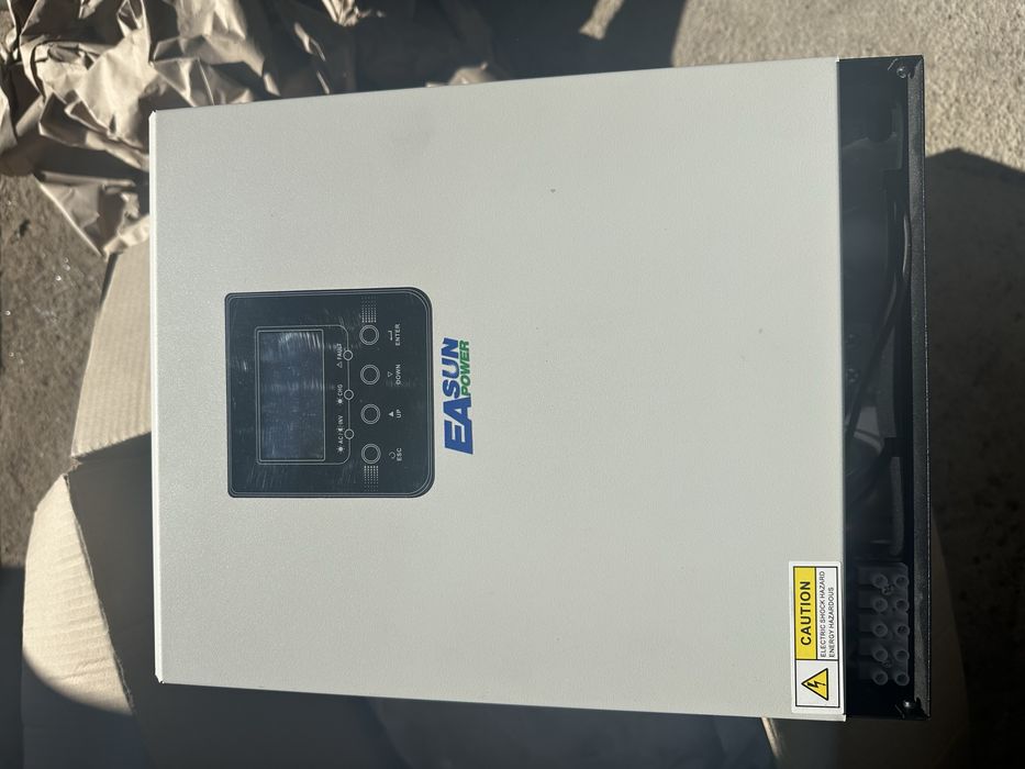 Гібридний інвертор EASUN 2.4kW 24v