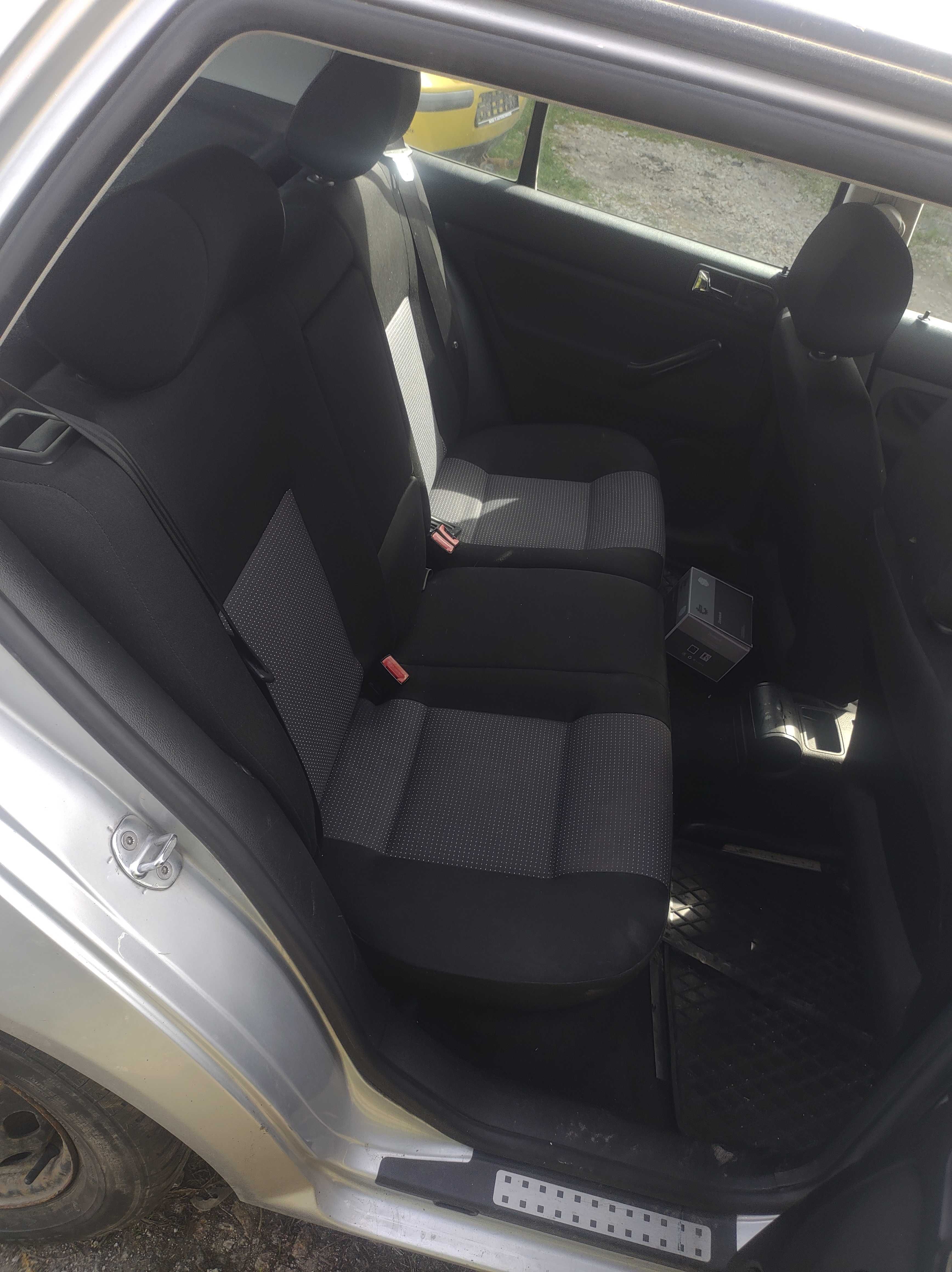 Komplet foteli przednich i tylnych VW Golf IV HB 5d