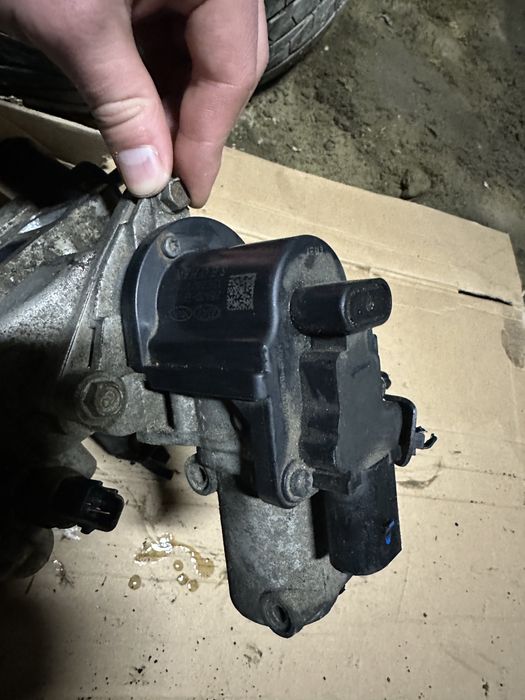 Клапан EGR Hyundai IX35 Kia Sportage Sorento 2.2 2.0crdi 284102F000