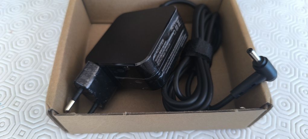 carregador para computador ASUS de 45W artigo novo