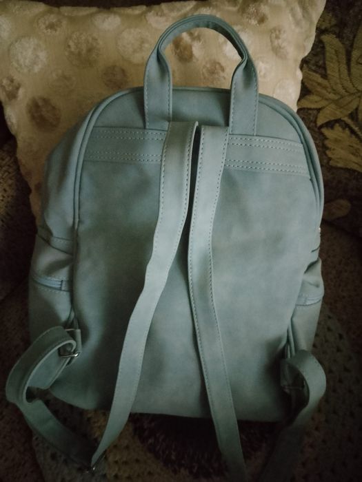 Рюкзак жіночій,дуже зручний.