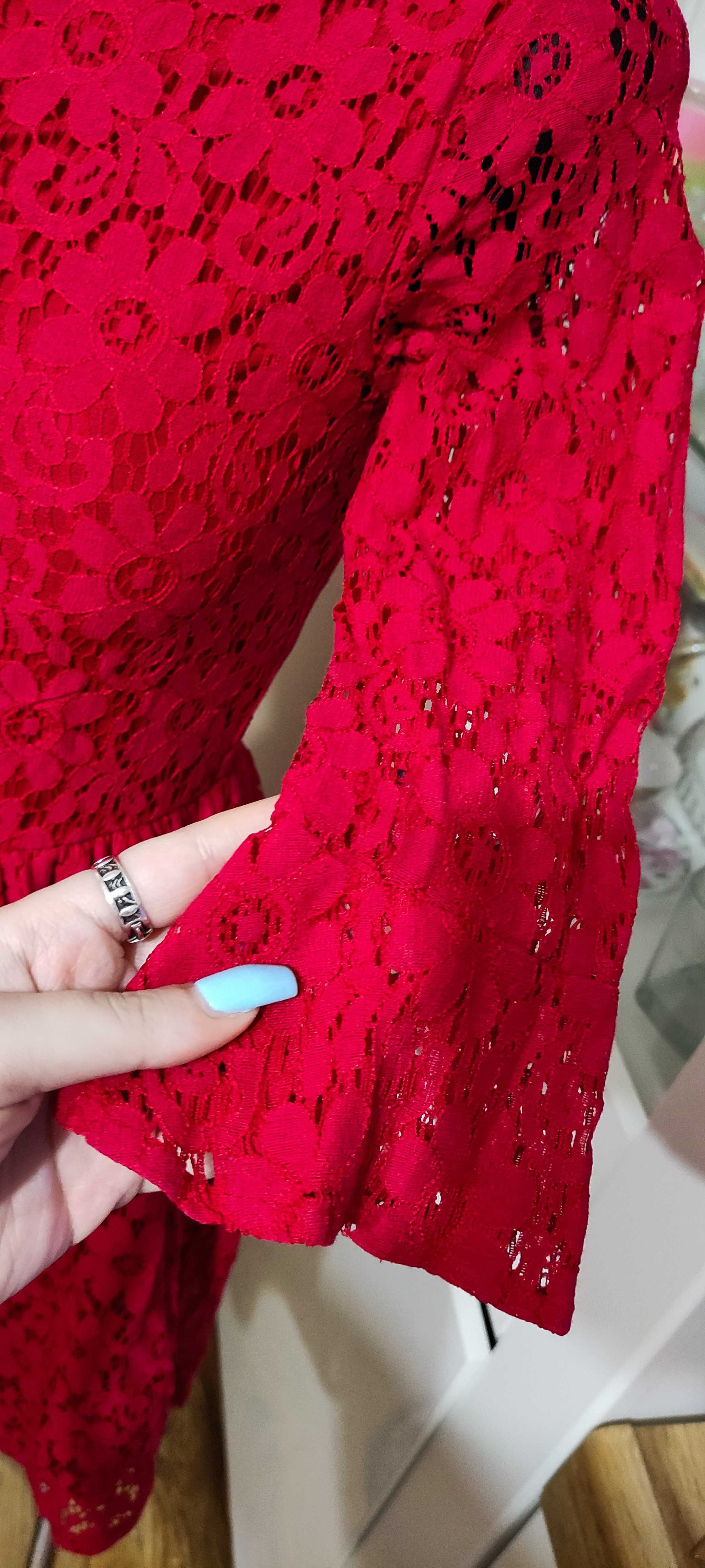 Sukienka czerwona H&M koronkowa koronka rozkloszowana