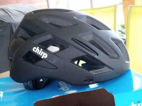KASK ROWEROWY z TYLNĄ LAMPKĄ i odpinanym daszkiem