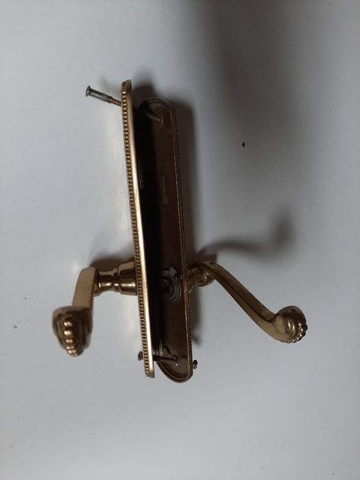 Puxador em latão maciço