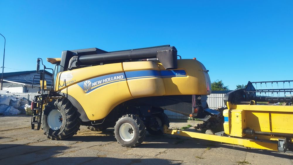 Kombajn zbożowy New Holland CX5080
