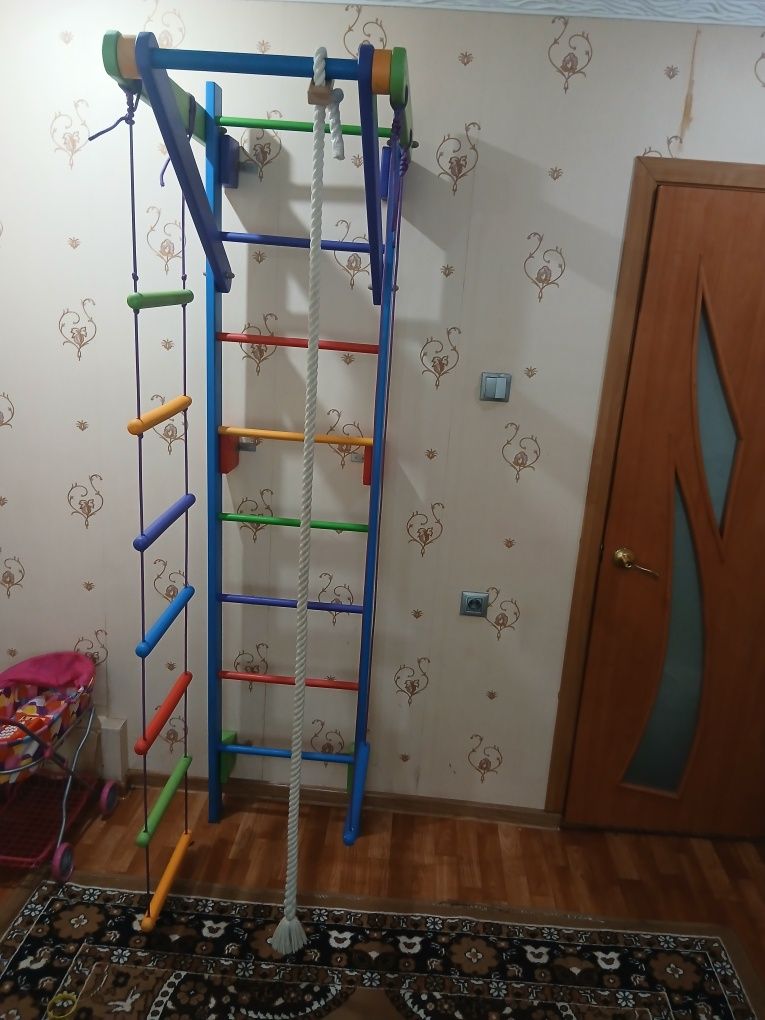 Дитяча шведський стінка