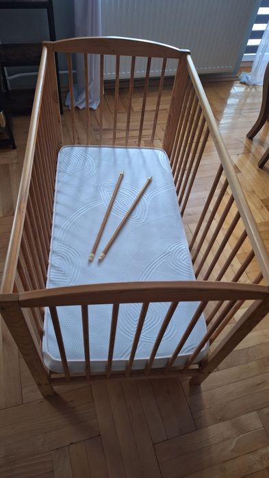 Łóżeczko z materacem