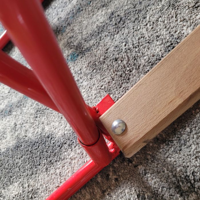 Sanki metalowe z oparciem