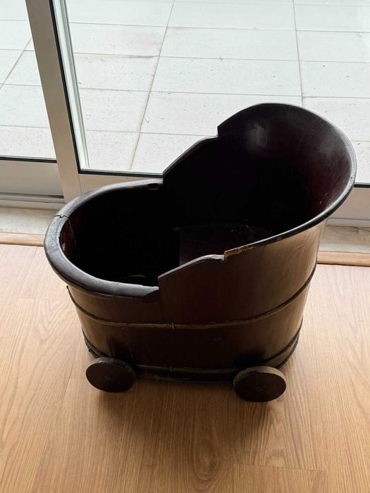 Banheira tradicional chinesa de bebé