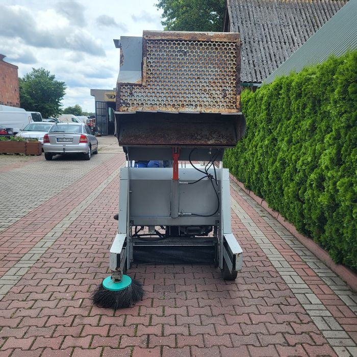 Zamiatarka Clarke Amerikan Lincoln 6100