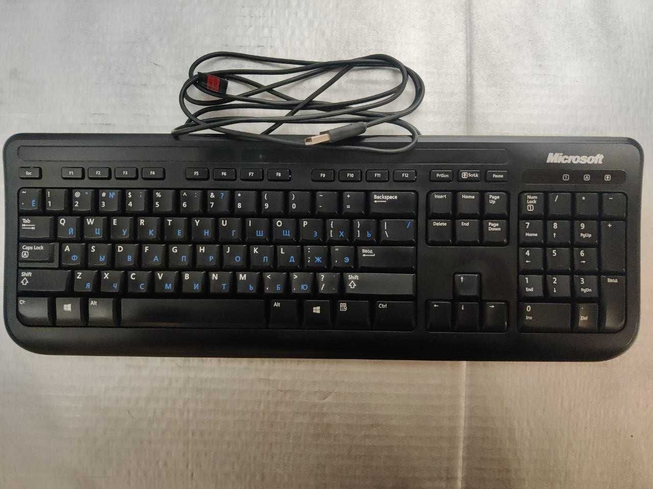 Клавиатури та миші Microsoft Wired Desktop 400 і Basic Optical 2.0