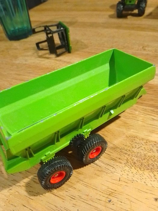 Rozrzutnik  1:32 SIKU 3152