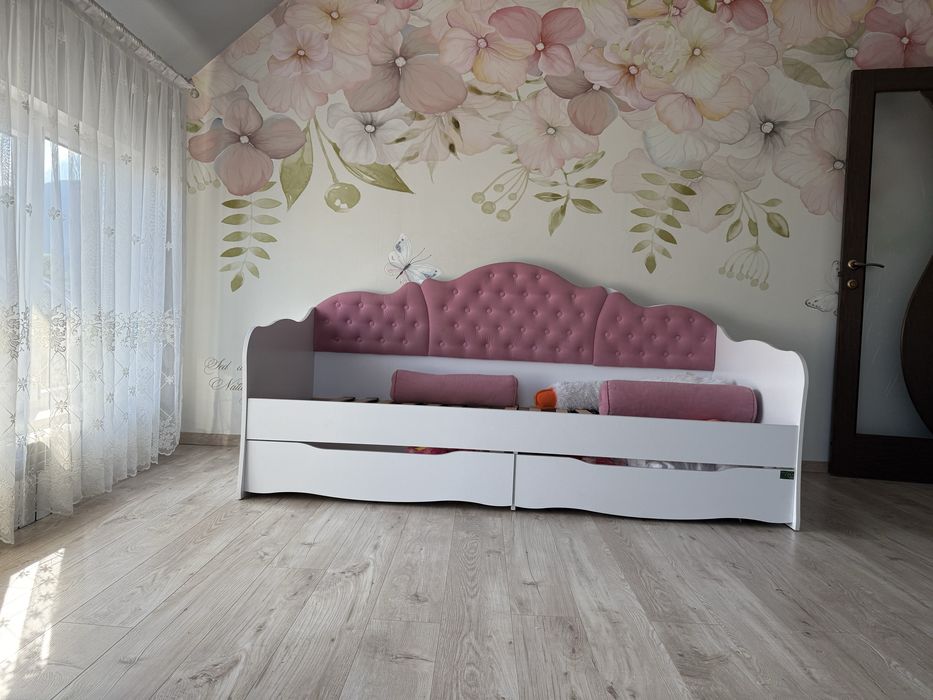 Ліжко для дівчинки