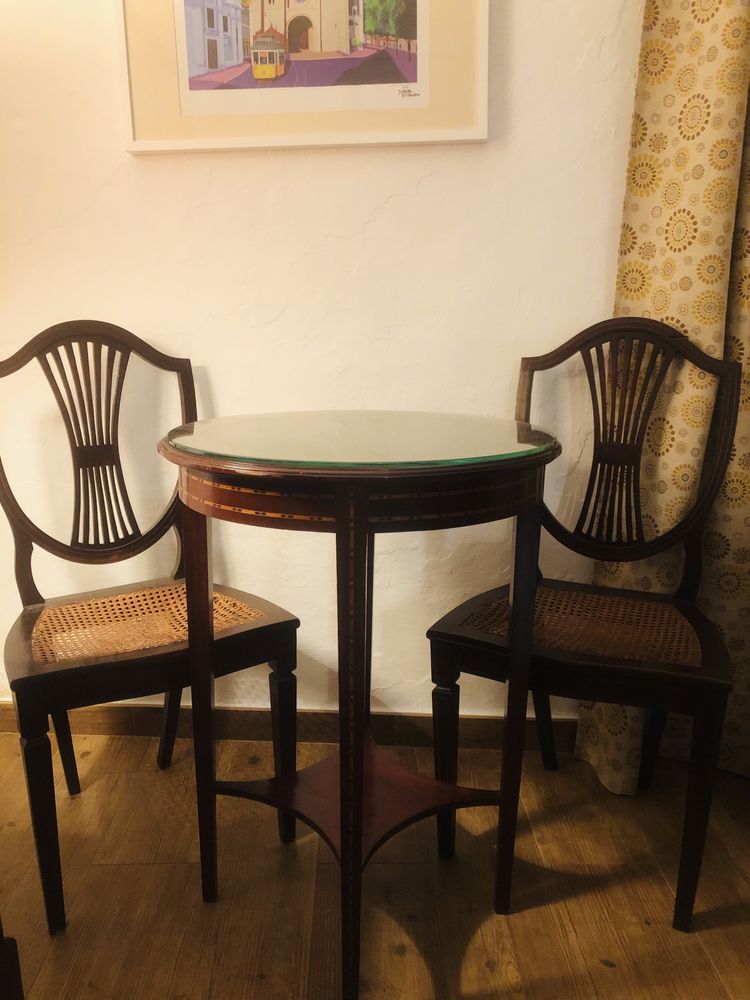 Conjunto mesa e duas cadeiras Palhinha