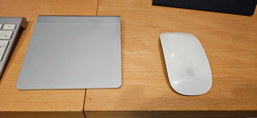 Teclado + Rato + Trackpad (Apple)