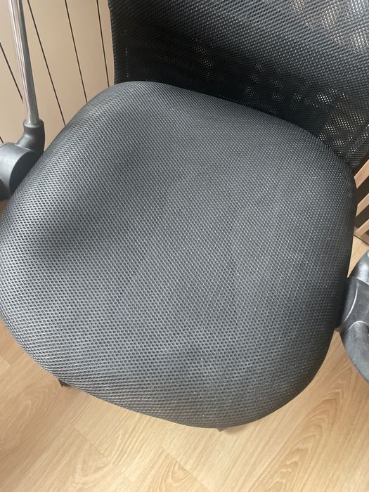 Fotel biurowy czarna siateczka