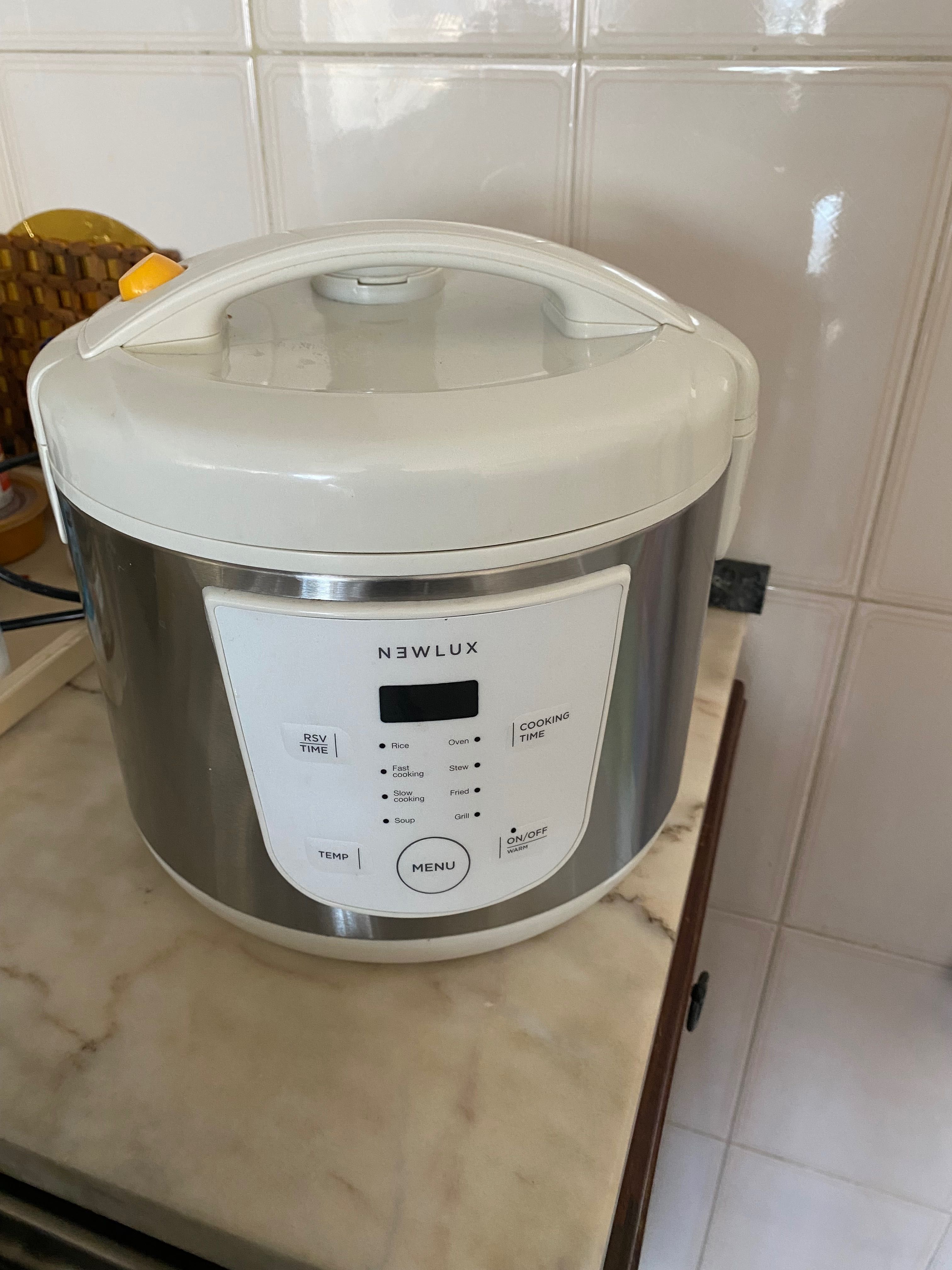 Panela elétrica , robô de cozinha