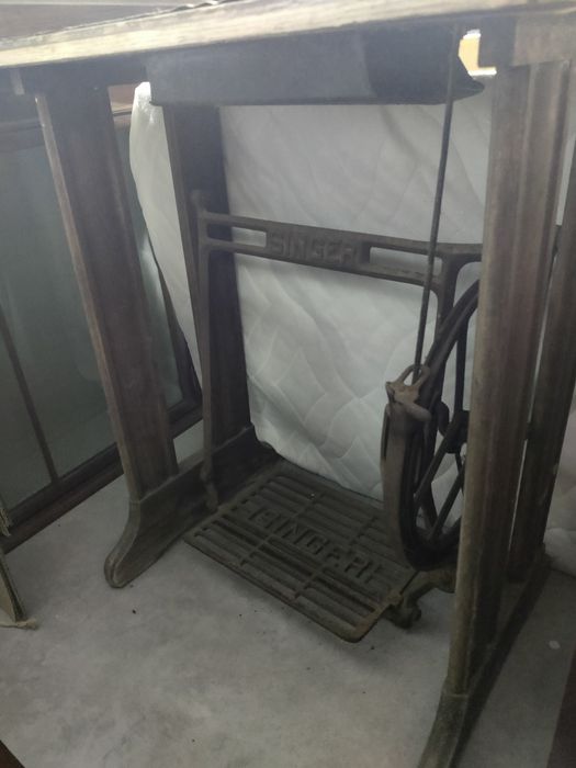 Máquina de costura Singer antiga