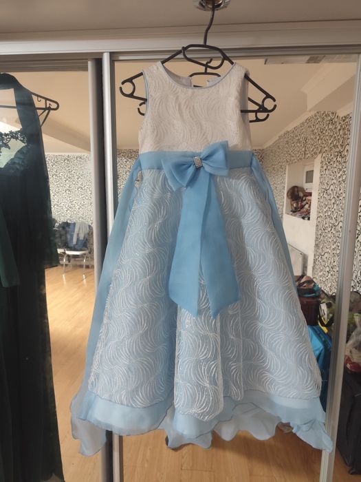 Продам платья обувь500грн