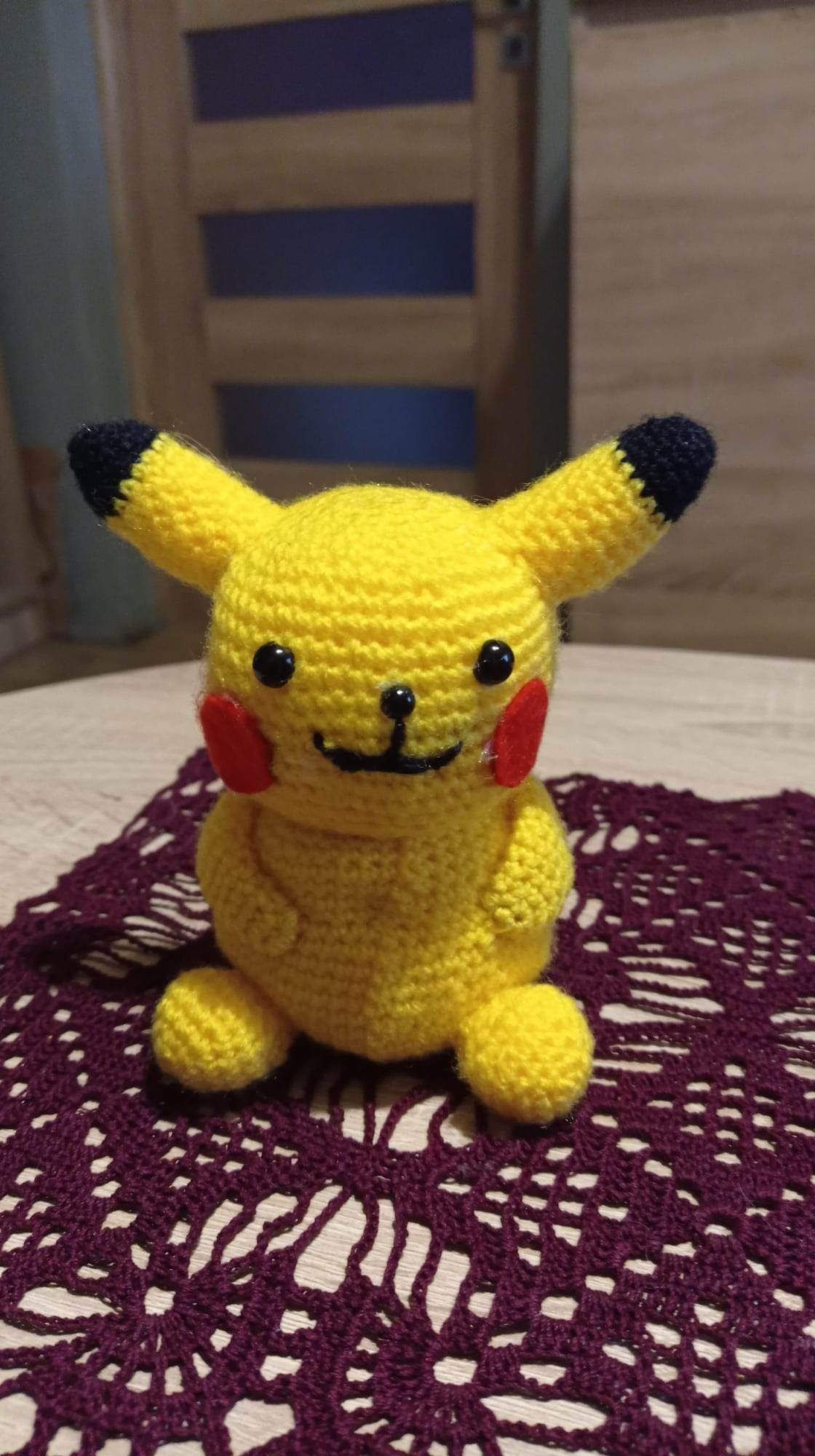 Pluszak pikachu - na szydełku