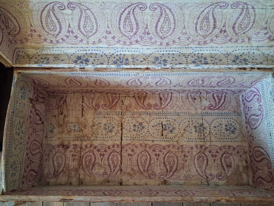 Baú / Arca Muito Antigo Revestido a Pele