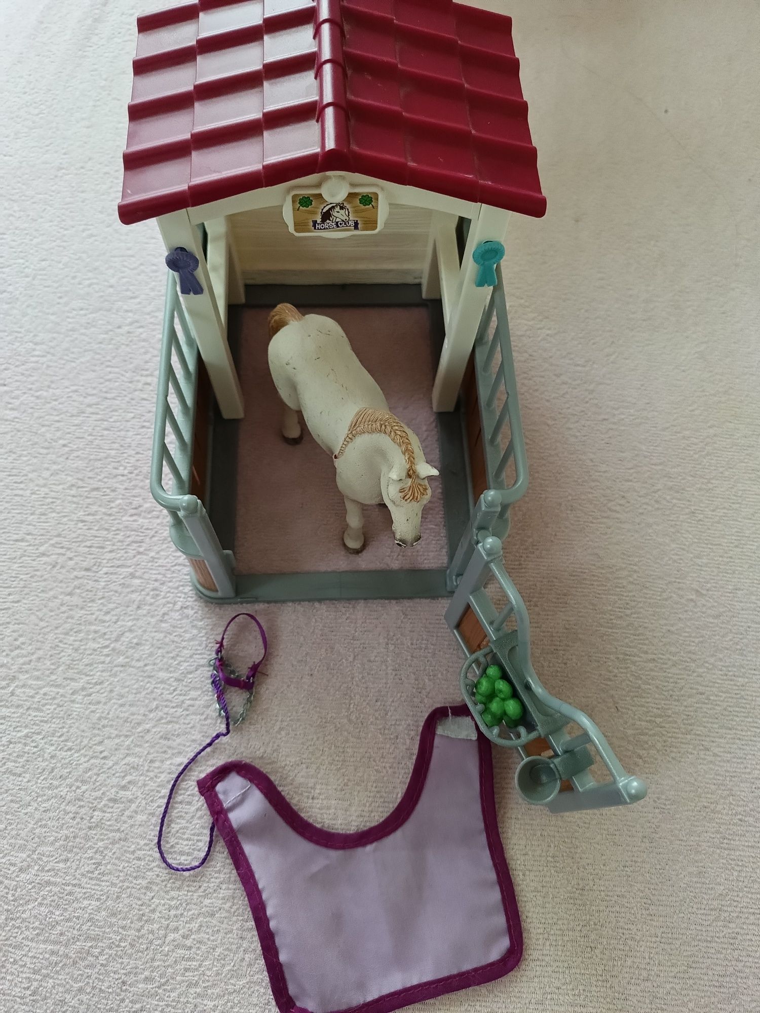 Boks dla koni z klaczą Luzytańską Schleich Boks HORSE CLUB 42368