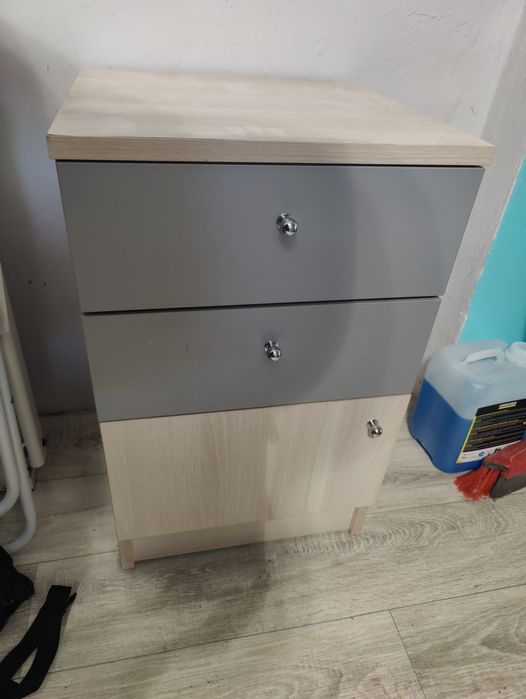 Szafka nocna, szafka zamykana, szafka z szufladami