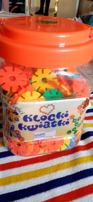 Klocki kwiatki plastikowe.