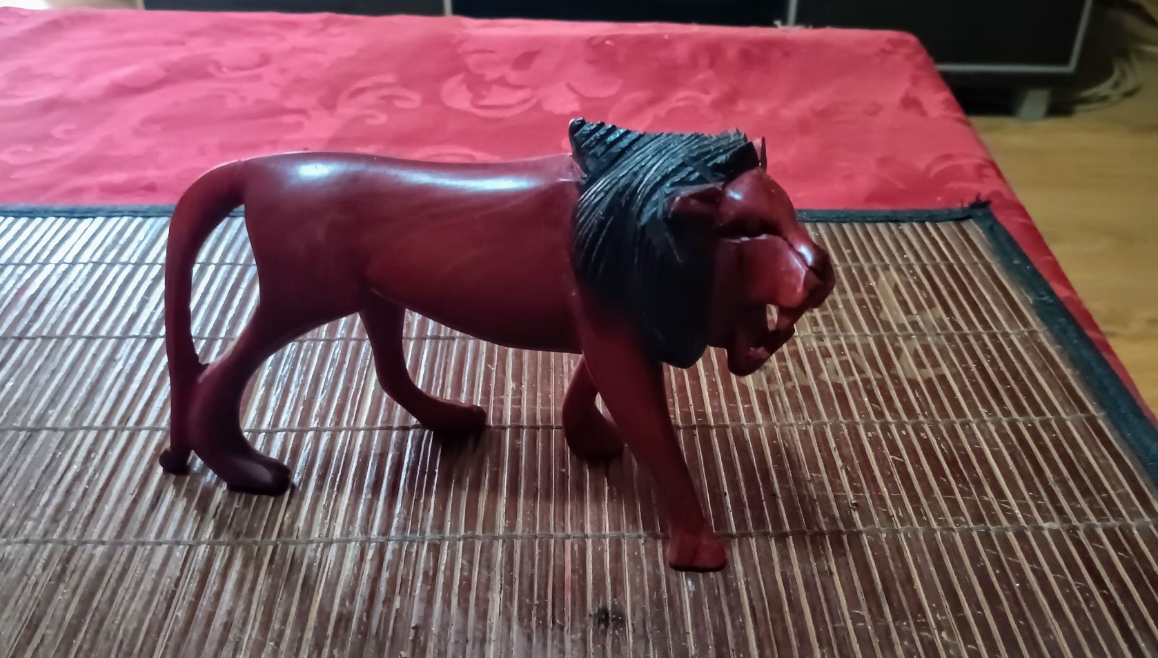 Figurka lew, rękodzieło z Kenii