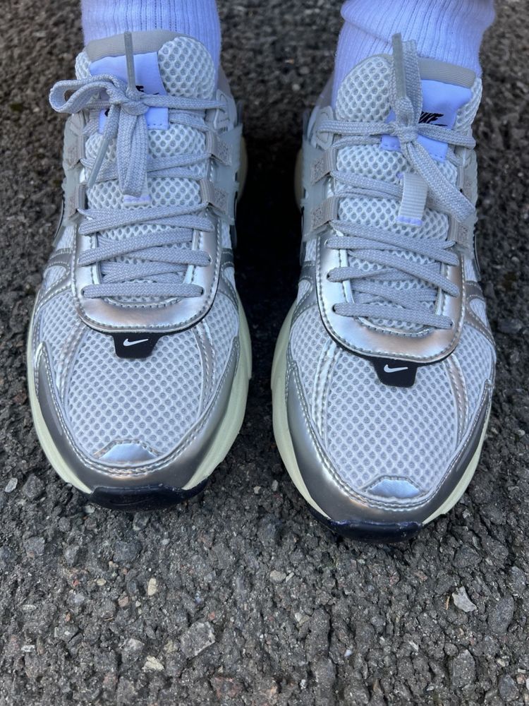 Жіночі кросівки Nike V2K Run