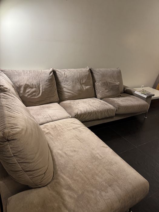 Sofa de 4 lugares espacoso