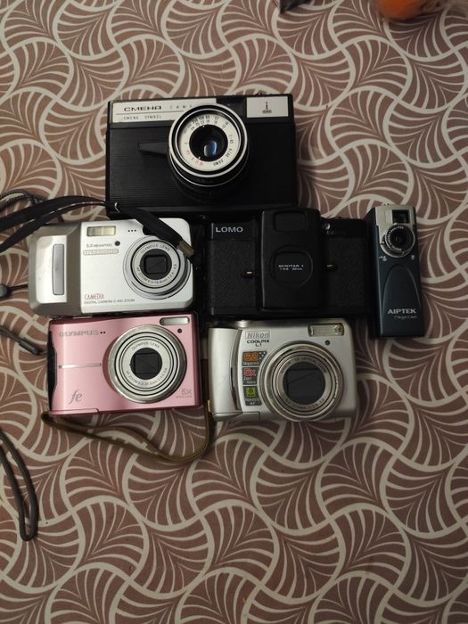 Aparaty fotograficzne.