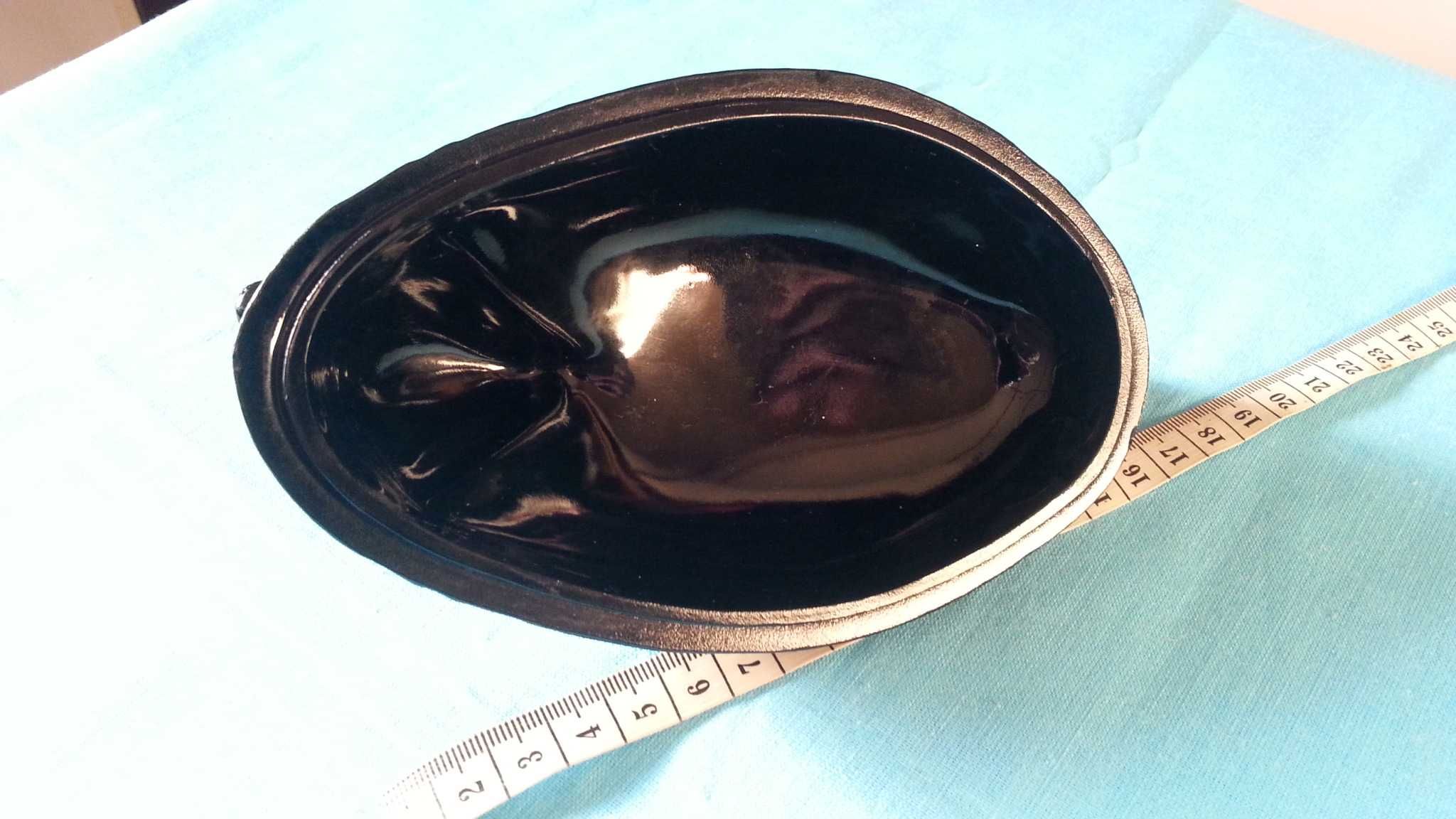 Kaczka ze szkła prasowanego, Ząbkowice, czarna, część górna