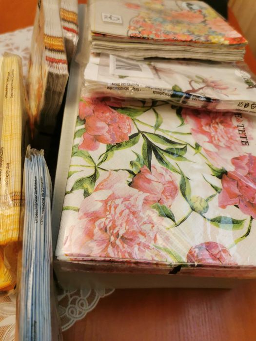 Serwetki papierowe duża ilość ,wiele wzorów komplet za 30 zł