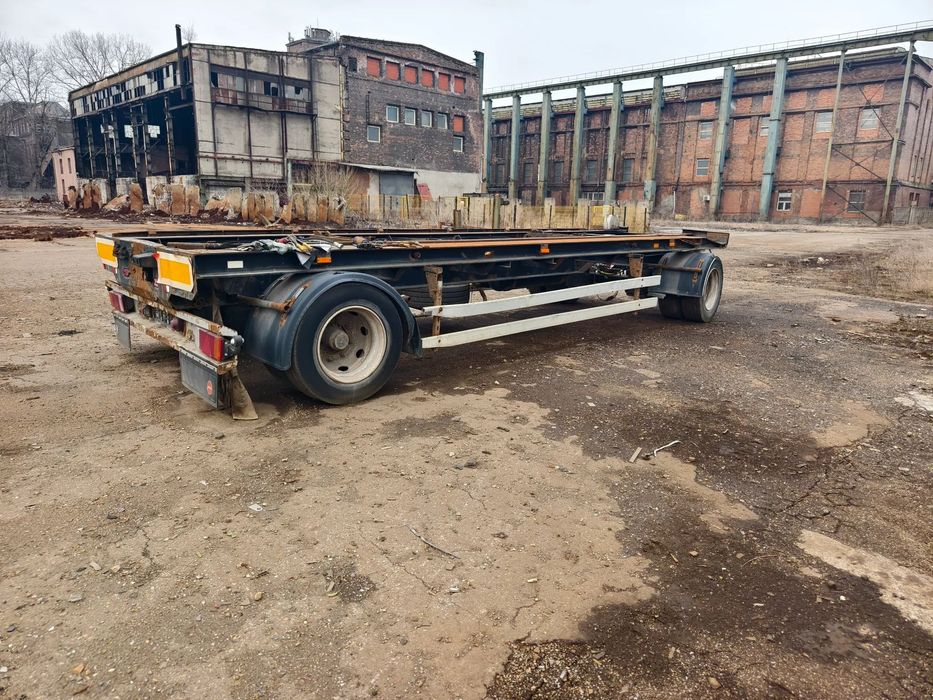 Primball P-133.5  Przyczepa do hakowca do przewozu kontenerów.