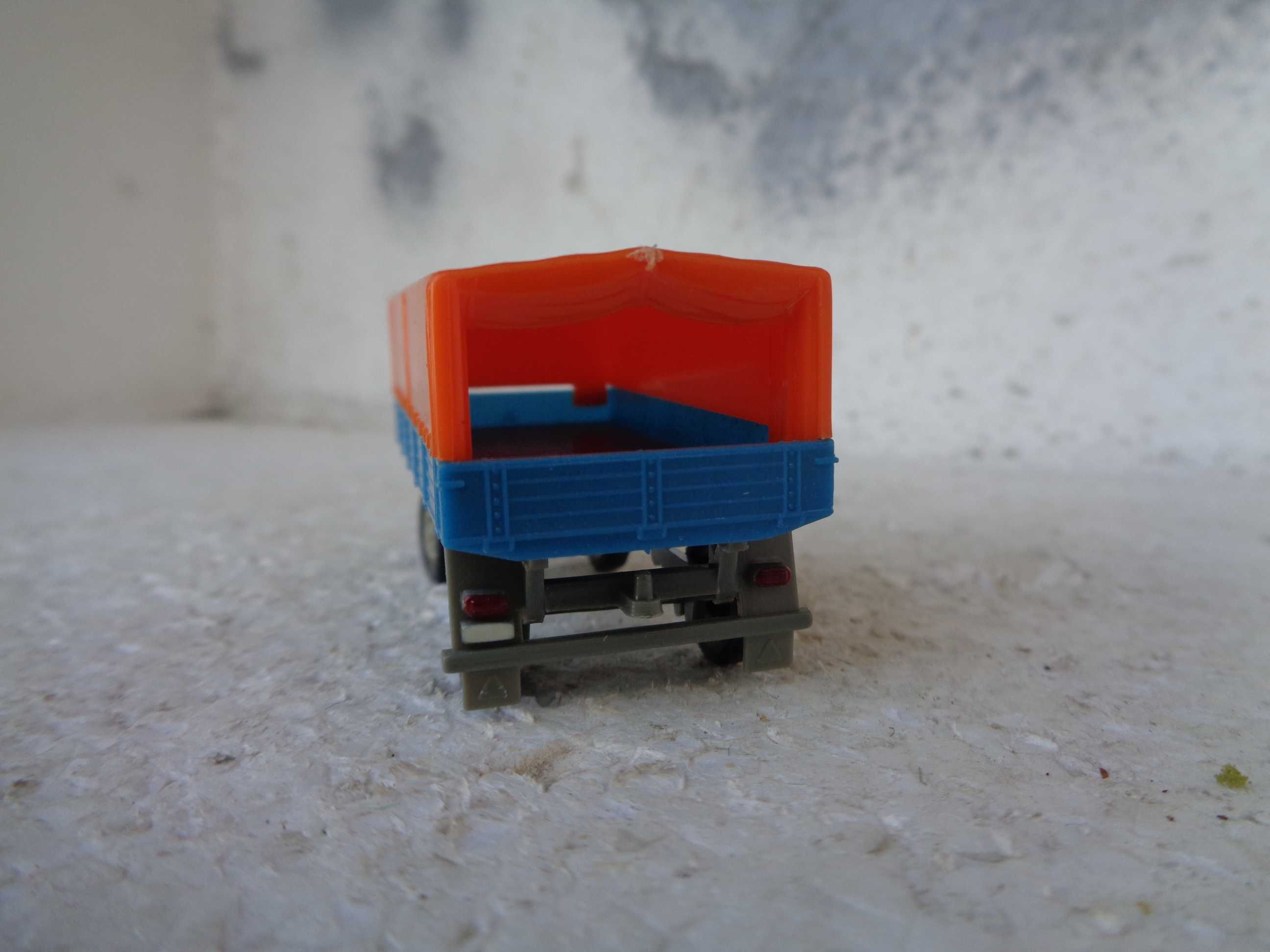 1:87 Atrelado de camião