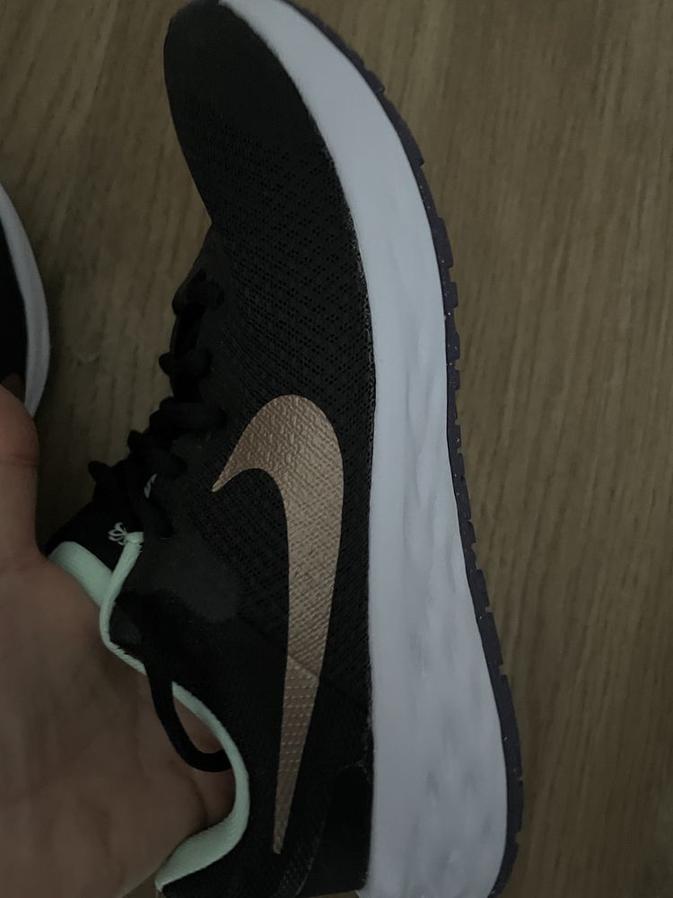 Adidasy Nike r.37,5