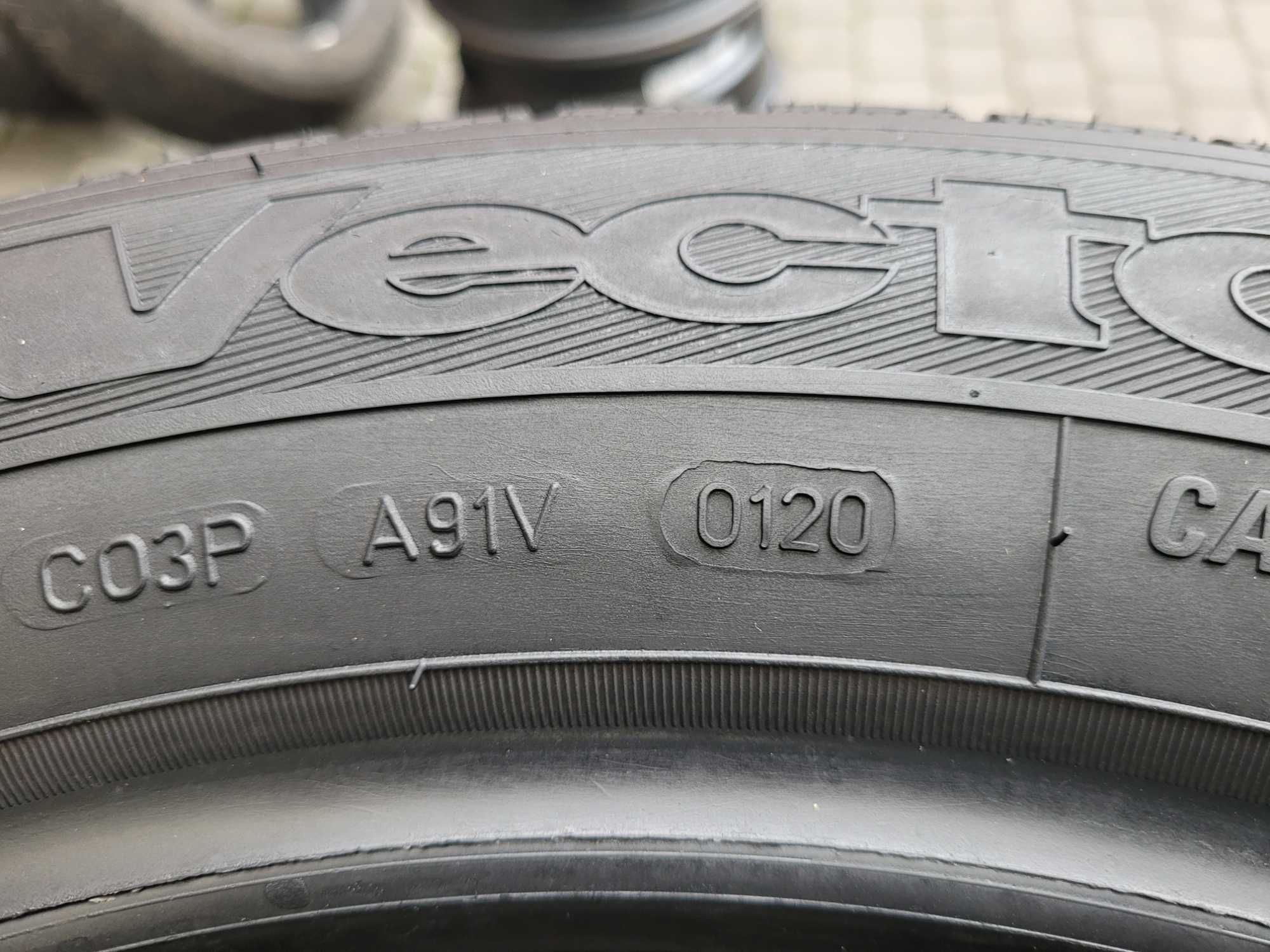 215 / 60 R 17  C   Godyear