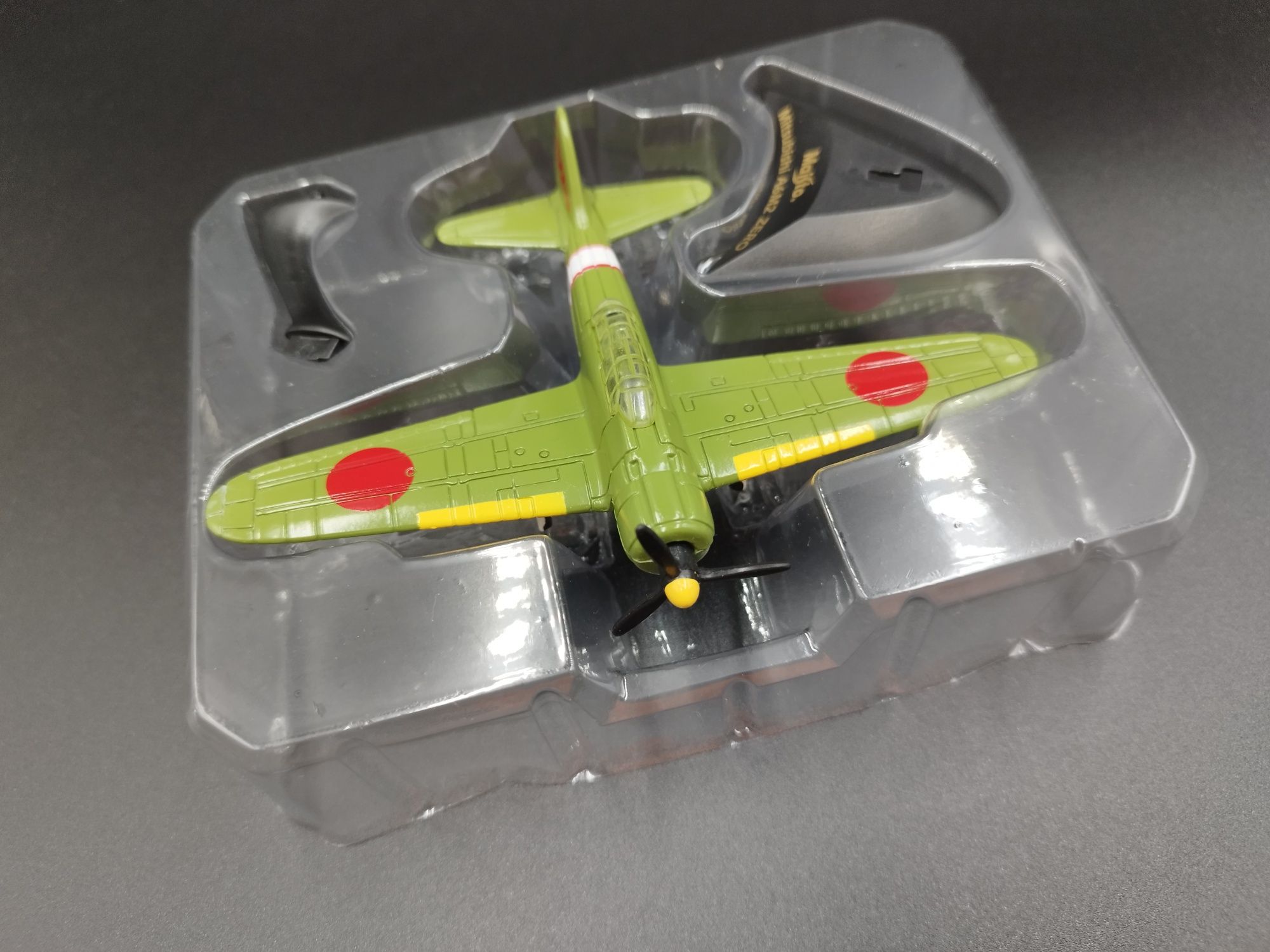 Maisto 1: 100 samolot Mitsubishi A6M2 model Zero Fighter
0