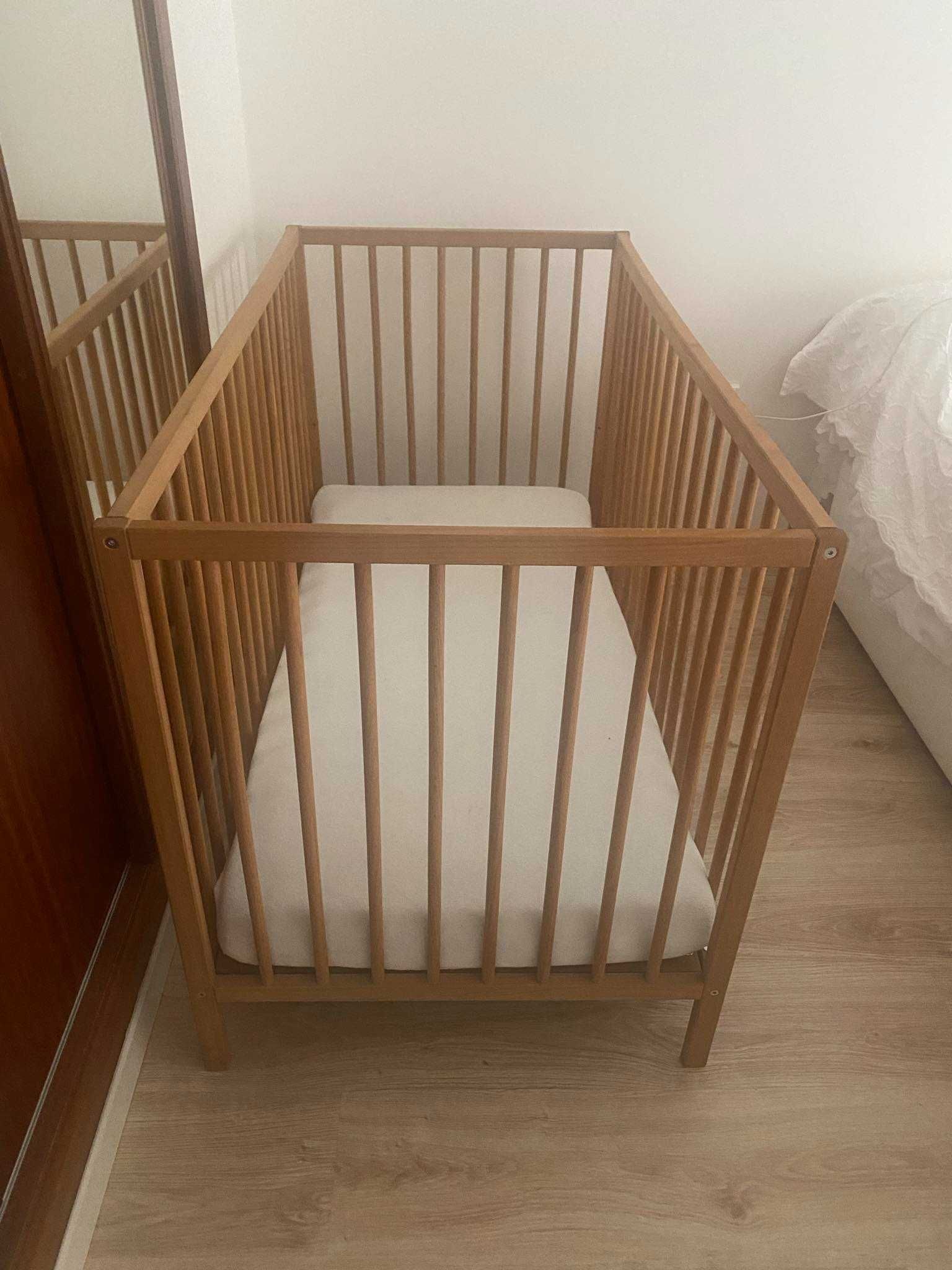 Cama de criança em madeira